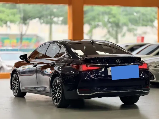 Lexus ES — Фото автомобиля 10