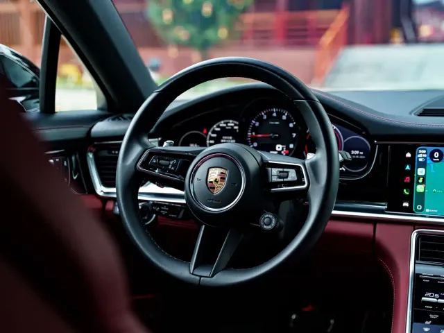 Porsche Panamera — Фото автомобиля 10