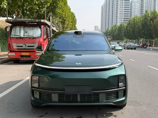 Li Auto L8 — Фото автомобиля 2