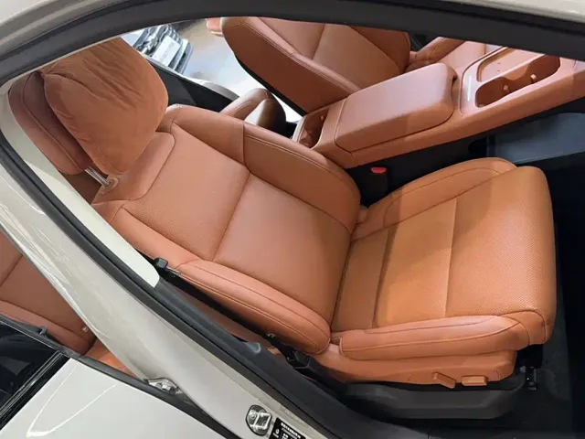 Leapmotor C10 — Фото автомобиля 6