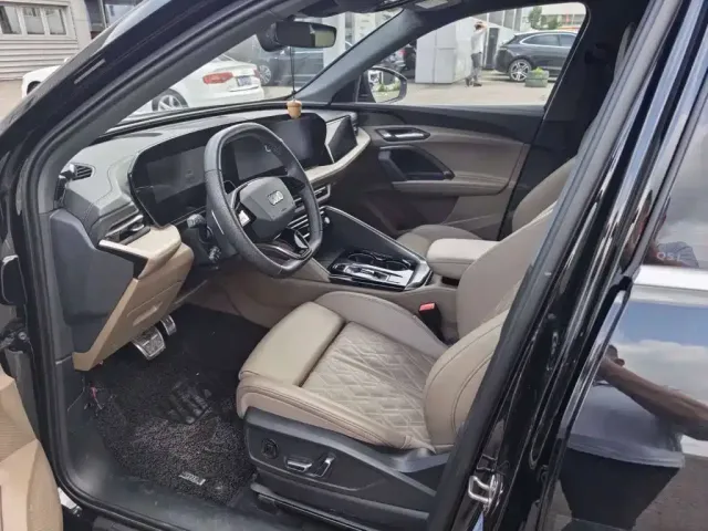 Audi Q5L — Фото автомобиля 2