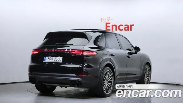 Porsche Cayenne — Фото автомобиля 2