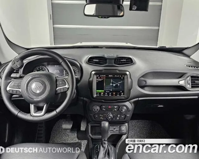 Jeep Renegade — Фото автомобиля 8