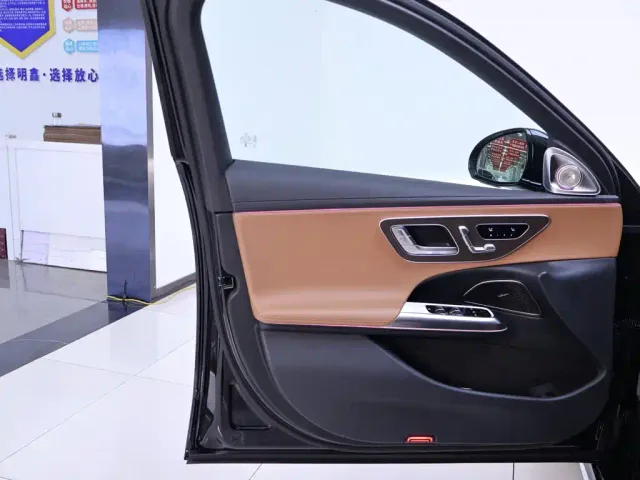 Mercedes-Benz E-Class — Фото автомобиля 18