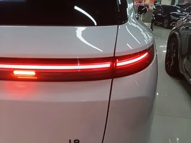 Li Auto L7 — Фото автомобиля 7