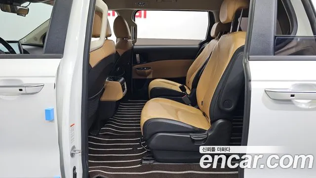 Kia Carnival Generation 4 — Фото автомобиля 18