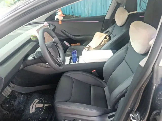 Tesla Model 3 — Фото автомобиля 16