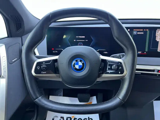 BMW iX — Фото автомобиля 11