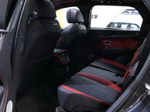 Bentley Bentayga 2022 4.0T V8 S — Фото автомобиля 9