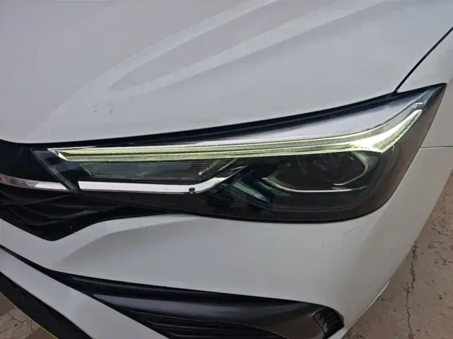 Roewe i5 — Фото автомобиля 23