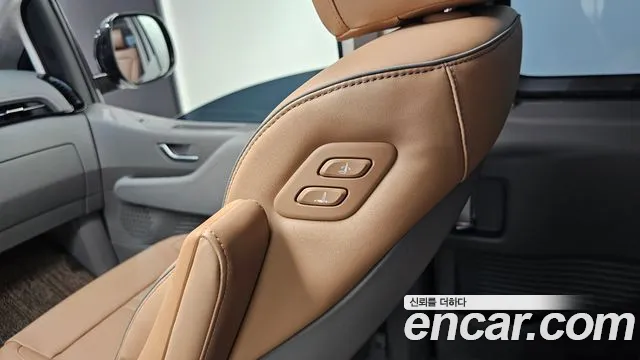 Hyundai Staria Staria 4WD Lounge 9 мест — Фото автомобиля 3