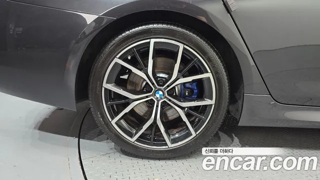 BMW 5-Series — Фото автомобиля 4