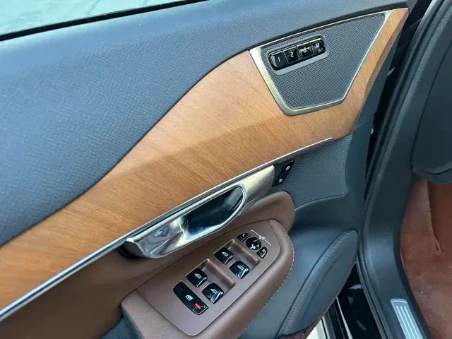 Volvo XC90 — Фото автомобиля 13