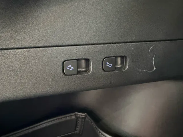 Tesla Model Y — Фото автомобиля 21