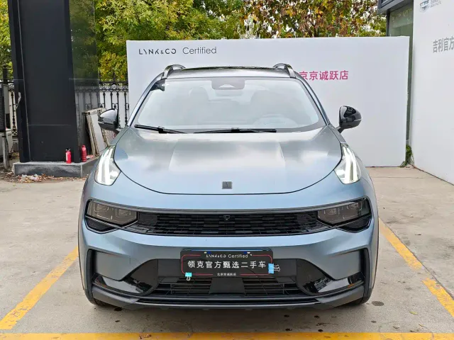 Lynk & Co 01 — Фото автомобиля 6