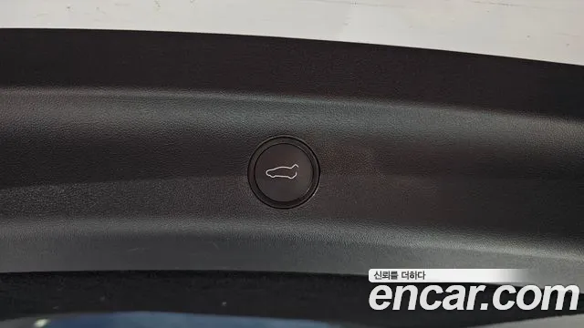 Tesla Model Y — Фото автомобиля 30