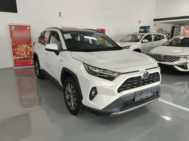 Toyota RAV4 — Фото автомобиля 3
