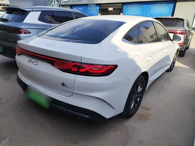 BYD Qin L — Фото автомобиля 6