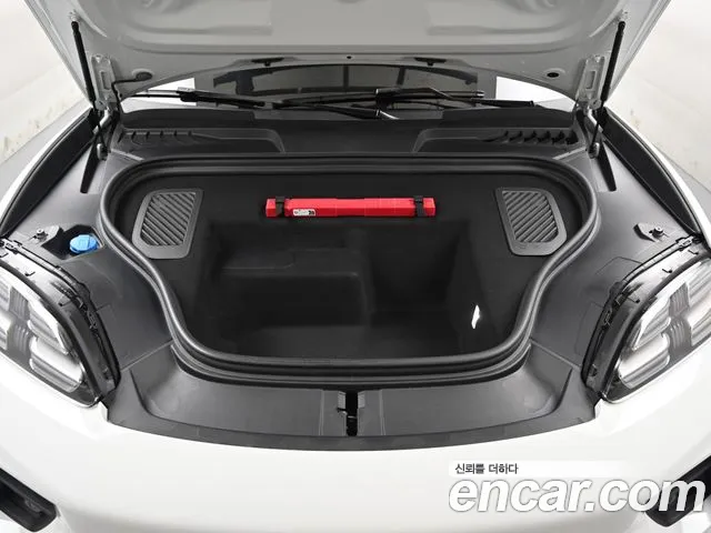 Porsche Macan Electric — Фото автомобиля 6