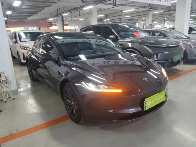 Tesla Model 3 — Фото автомобиля 3