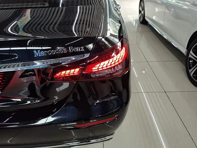 Mercedes-Benz E-Class — Фото автомобиля 7