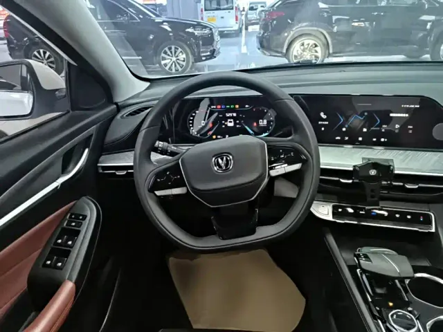 Changan Eado — Фото автомобиля 10