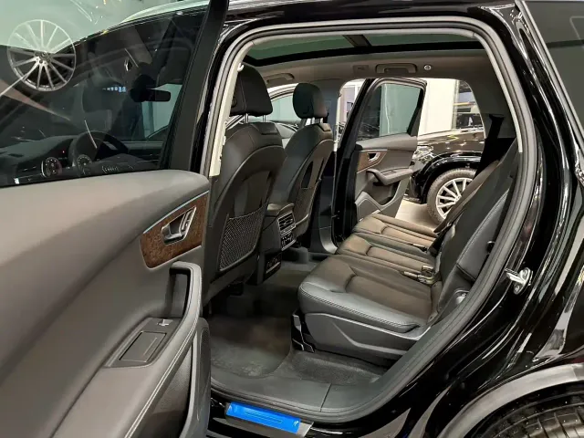 Audi Q7 — Фото автомобиля 8