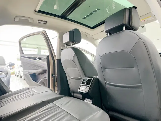 Volkswagen Passat — Фото автомобиля 15