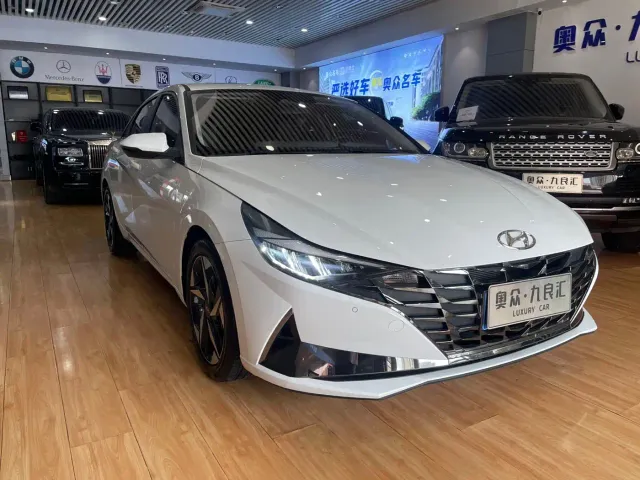 Hyundai Elantra — Фото автомобиля 3
