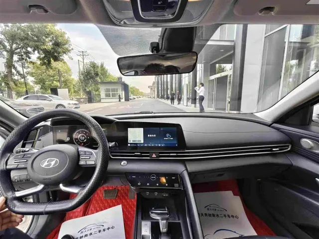 Hyundai Elantra — Фото автомобиля 15