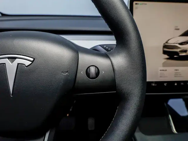 Tesla Model Y — Фото автомобиля 15