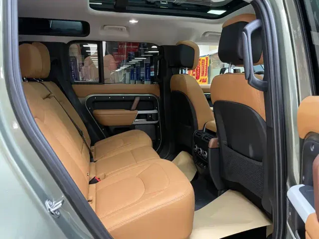 Land Rover Defender — Фото автомобиля 19