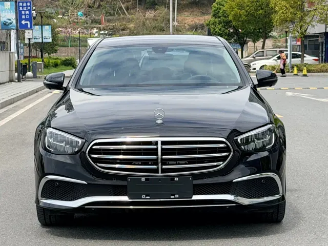Mercedes-Benz E-Class — Фото автомобиля 5