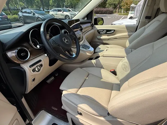 Mercedes-Benz V-Class — Фото автомобиля 7