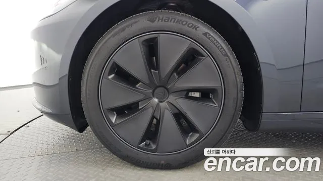 Tesla Model 3 — Фото автомобиля 2