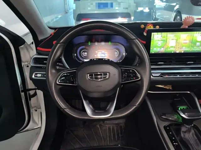 Geely Emgrand — Фото автомобиля 10