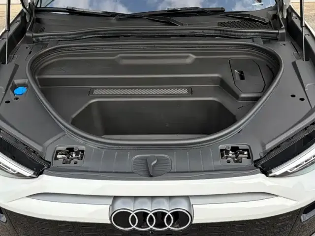 Audi Q6L e-tron — Фото автомобиля 15