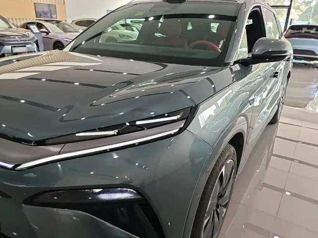BYD Tang L — Фото автомобиля 23