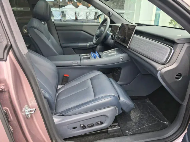 Voyah Auto Voyah Zhiyin 2025 Model 2WD Huawei Qiankun Edition — Фото автомобиля 11