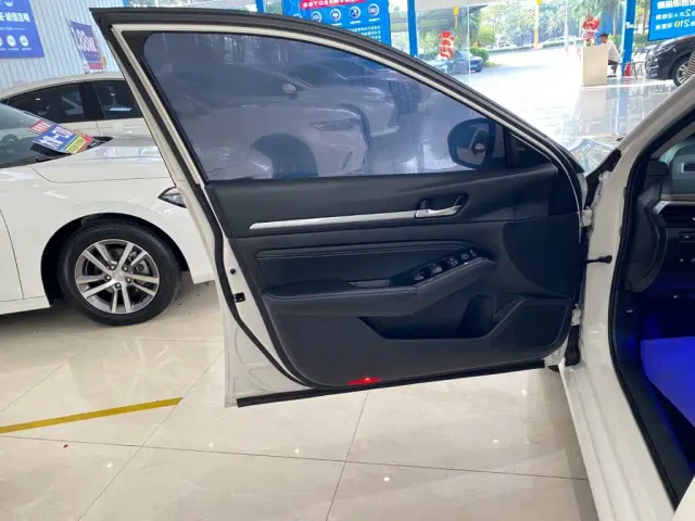 Nissan Teana — Фото автомобиля 3