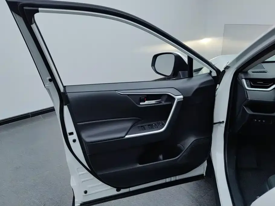 Toyota RAV4 Rongfang 2022 2.0L CVT 2WD Trend Edition — Фото автомобиля 7