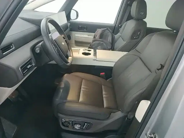 Li Auto MEGA — Фото автомобиля 14