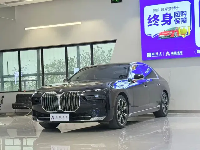 Фотография автомобиля — BMW 7 Series