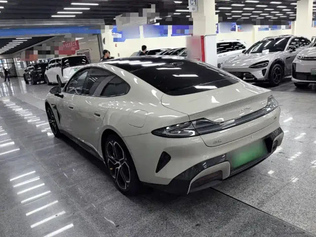 Xiaomi SU7 — Фото автомобиля 4