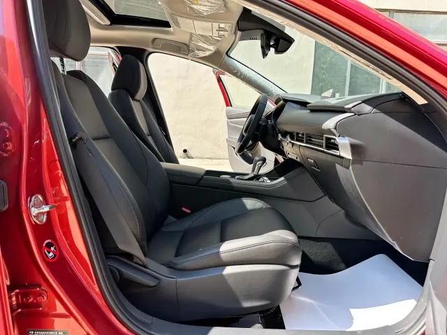 Mazda Axela — Фото автомобиля 4