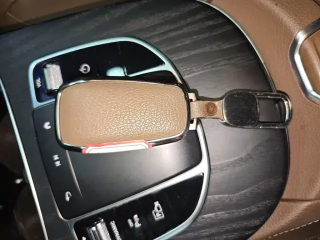 Mercedes-Benz E-Class — Фото автомобиля 23