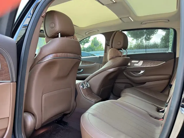 Mercedes-Benz E-Class — Фото автомобиля 5