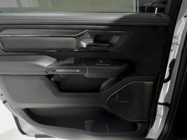 RAM Trucks — Фото автомобиля 12