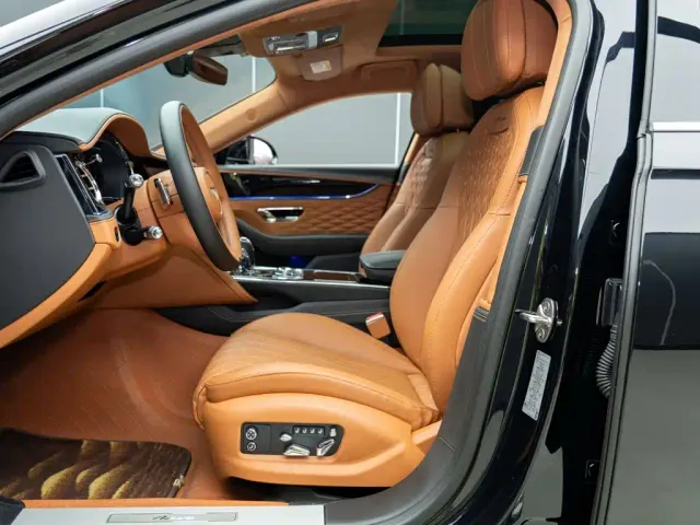 Bentley Flying Spur — Фото автомобиля 11