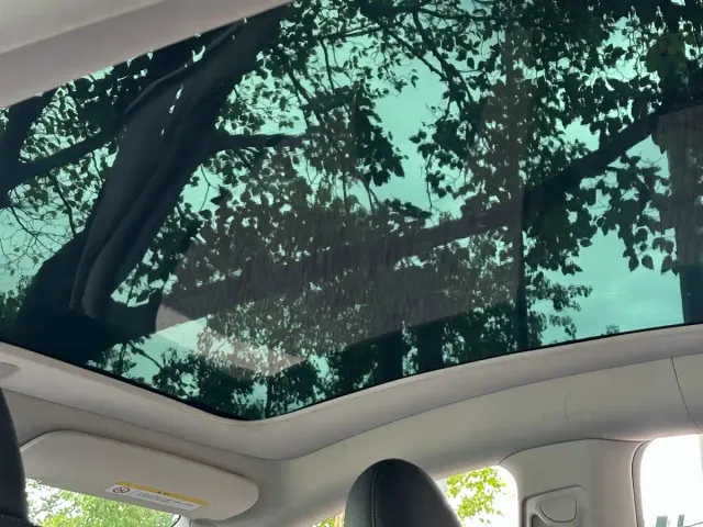 Tesla Model Y — Фото автомобиля 25